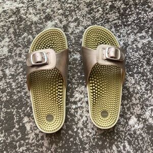 Kenkoh Slides - Women’s size 8
